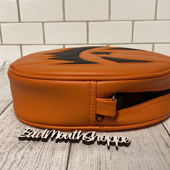 *Love Pain and Stitches Color Changing Bat Mouth Oval Crossbody Halloween Purse - Picture 5 of 8